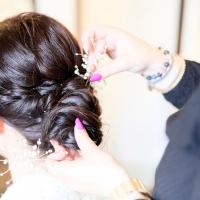 préparation chignon mariée
